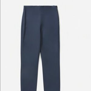 Everlane Curvy Fit Short, navy pants size 00